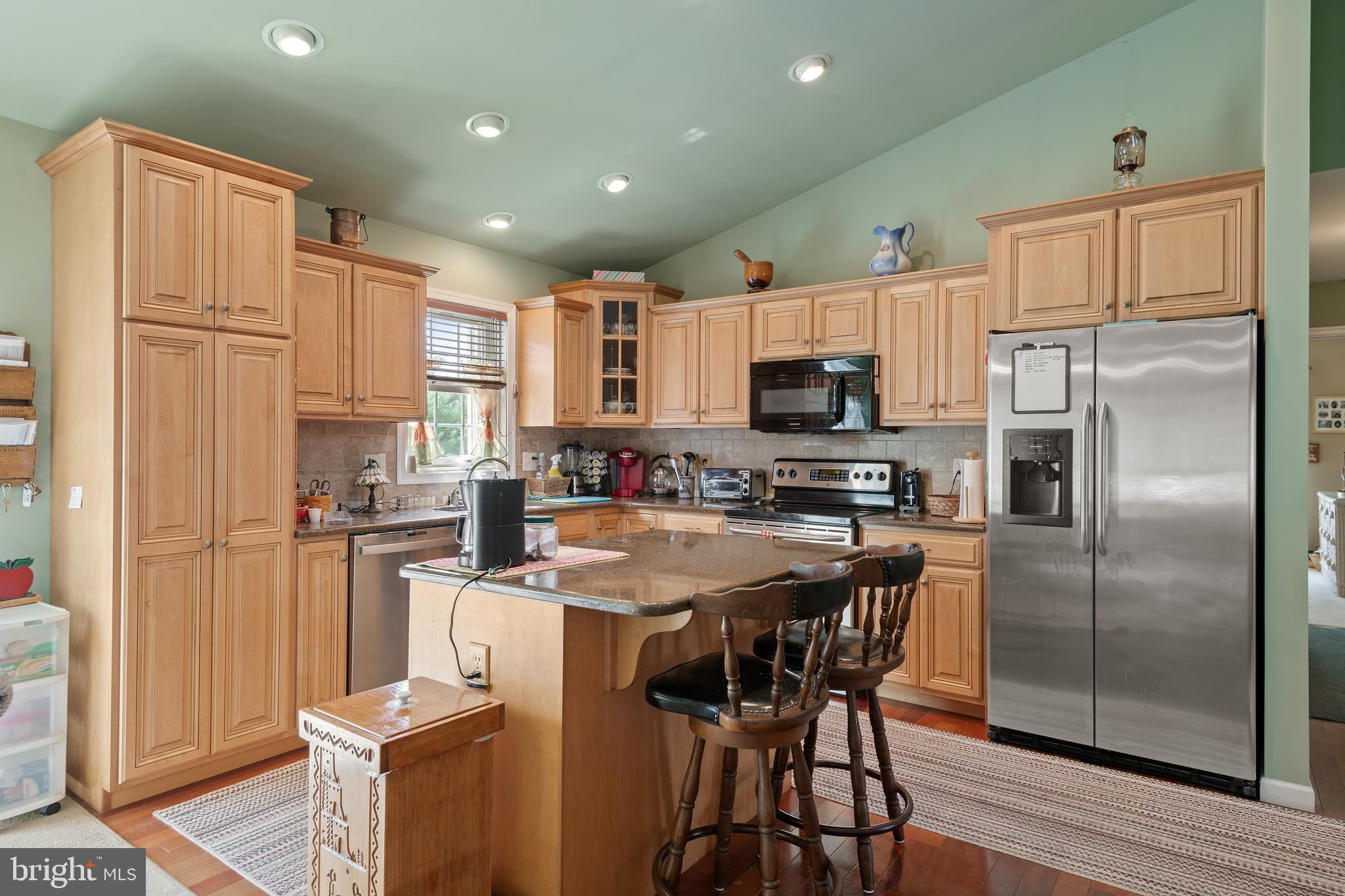 1046 Cambridge Dr