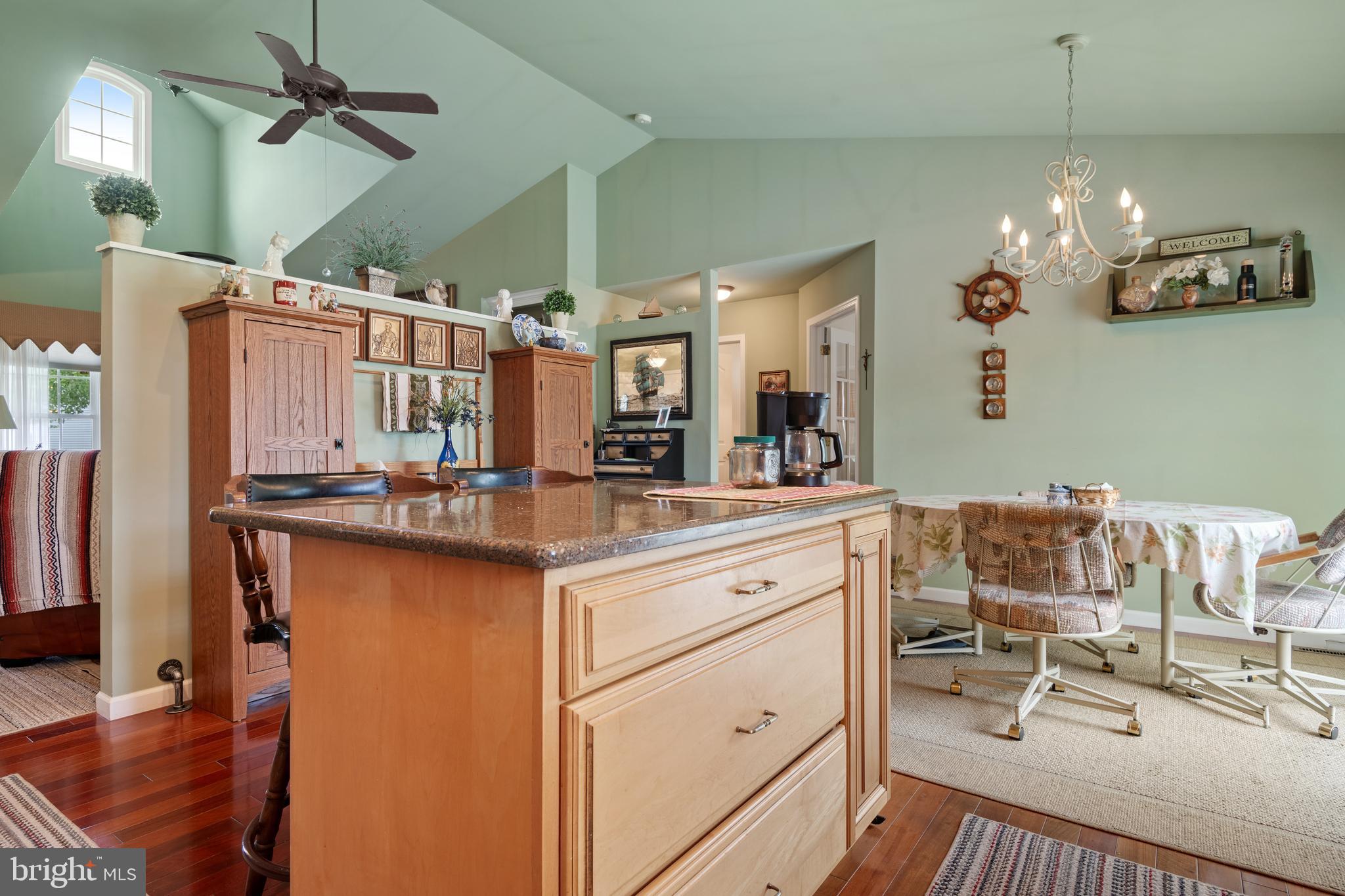 1046 Cambridge Dr