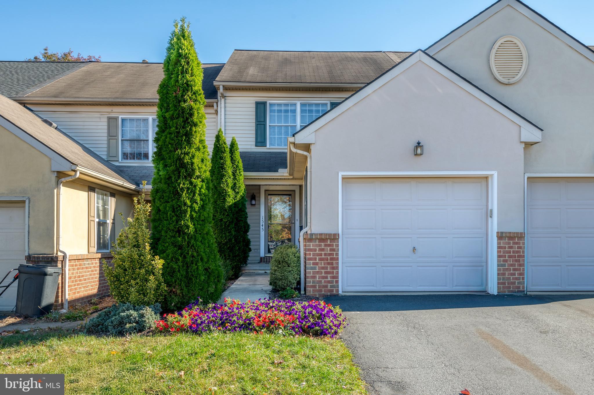 1545 Queen Ln