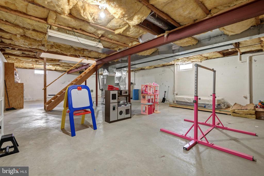 735 Oxford Rd