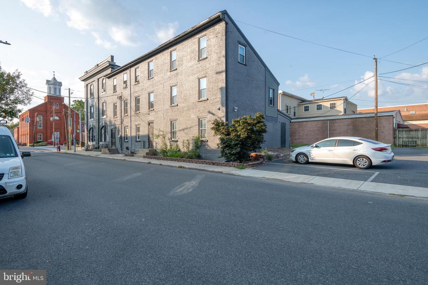 1 S Charlotte St