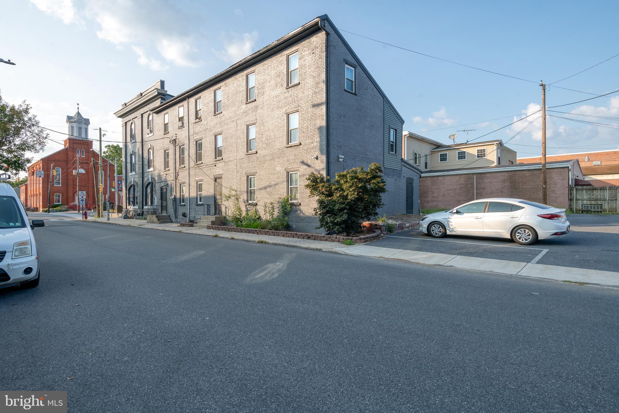 1 S Charlotte St