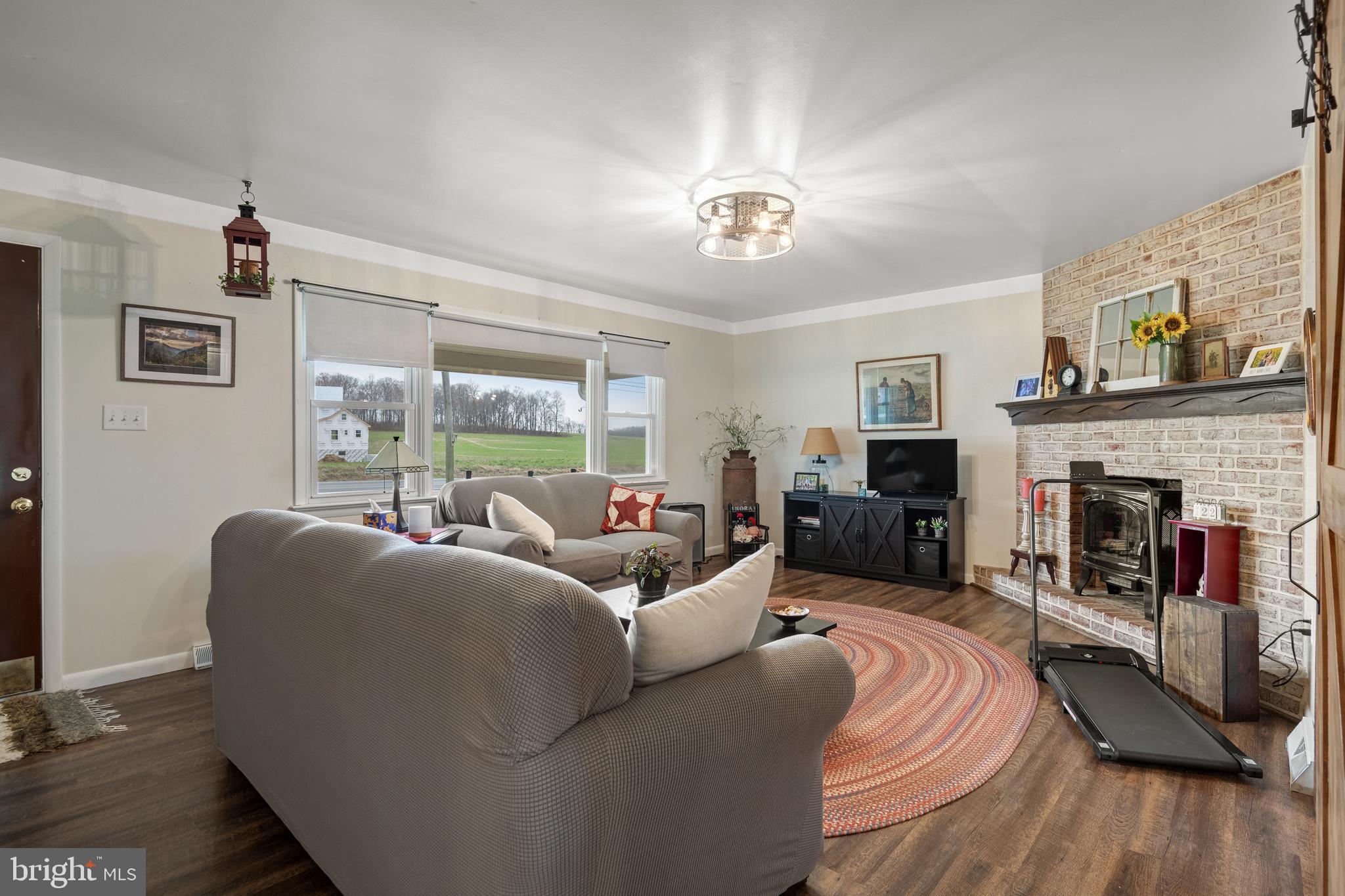 307 Sproul Rd