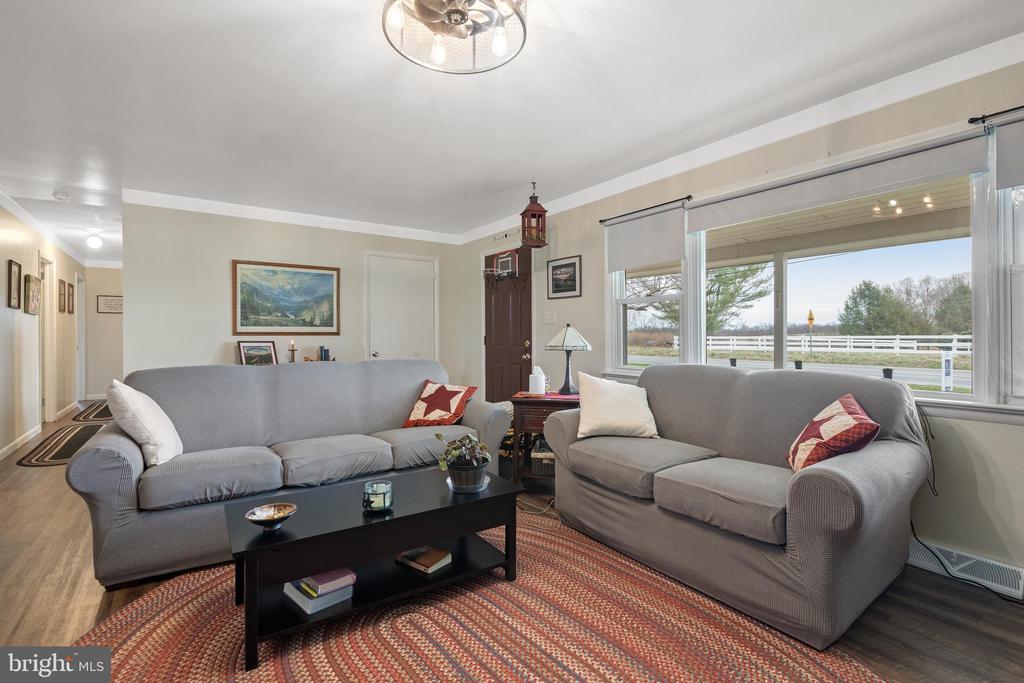 307 Sproul Rd
