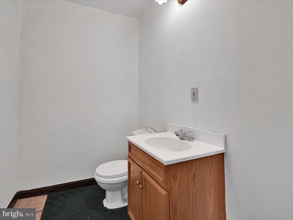 5 Woodland Dr