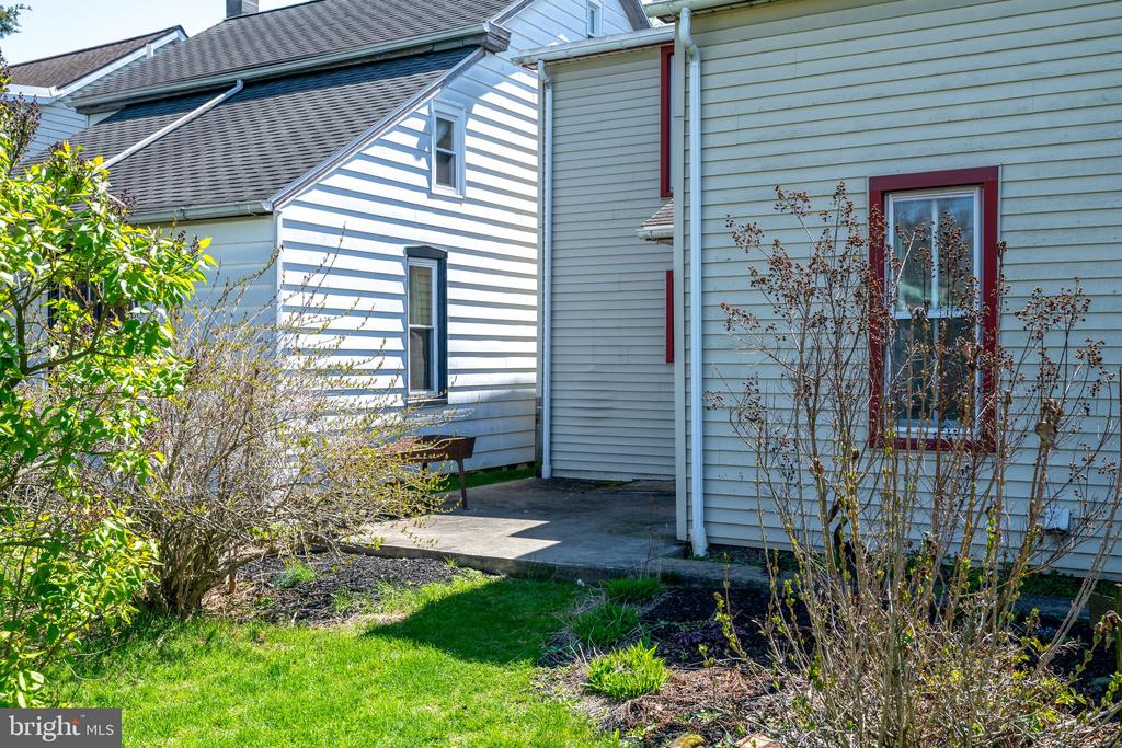 332 W High St