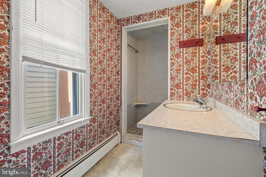 332 W High St