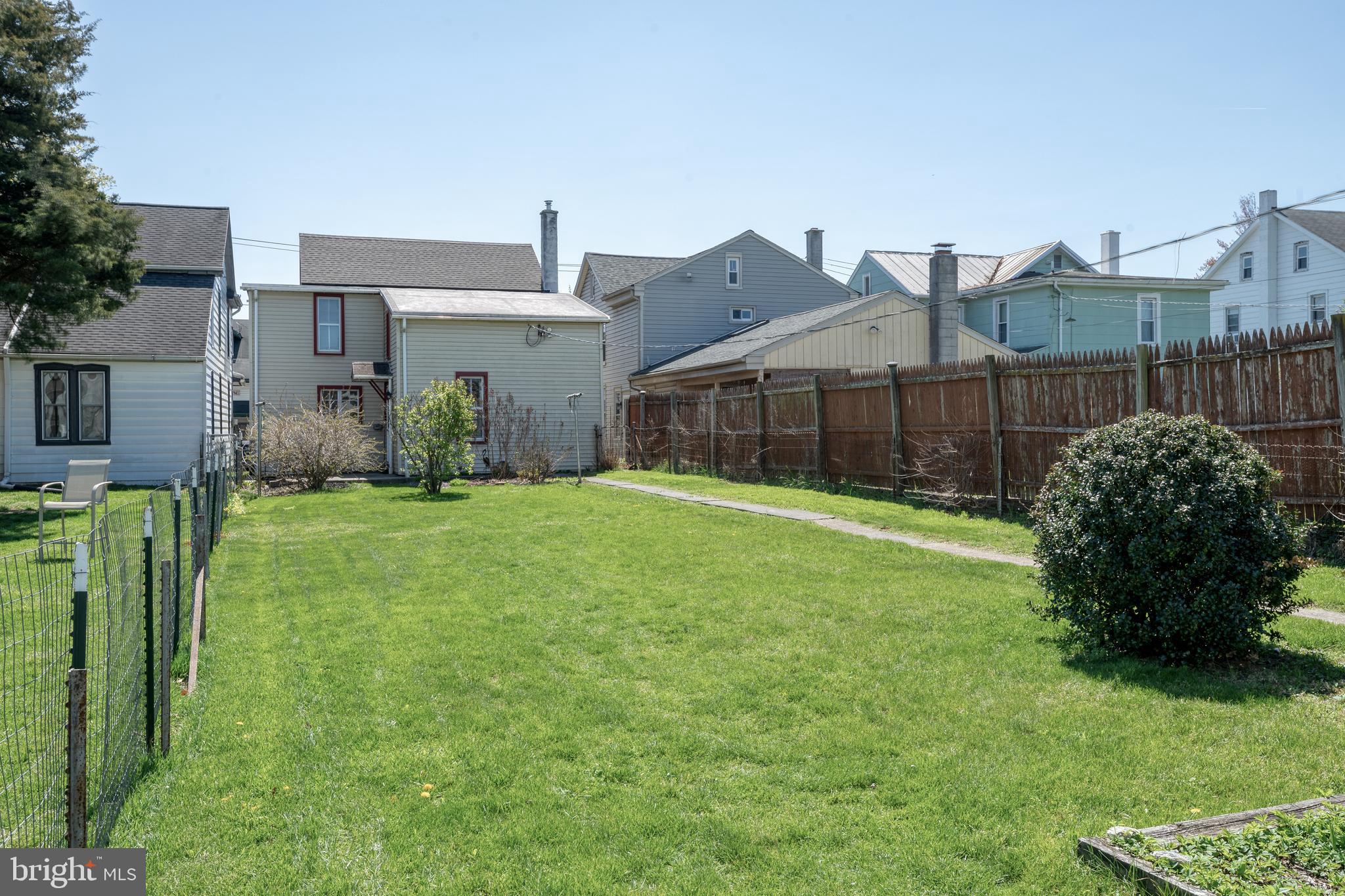 332 W High St