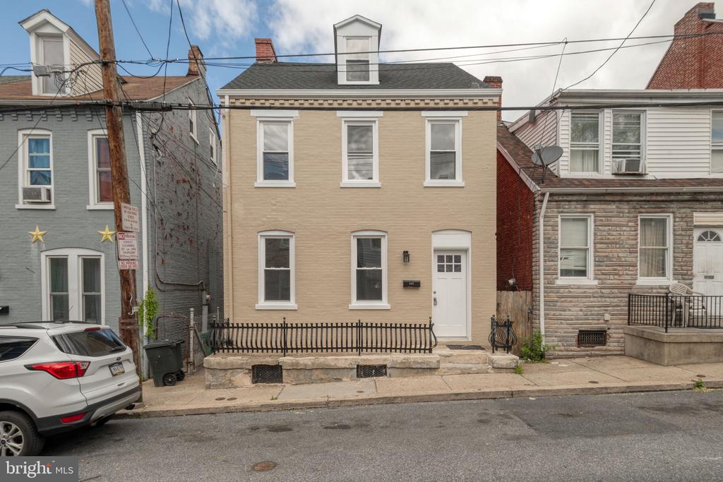 541 High St