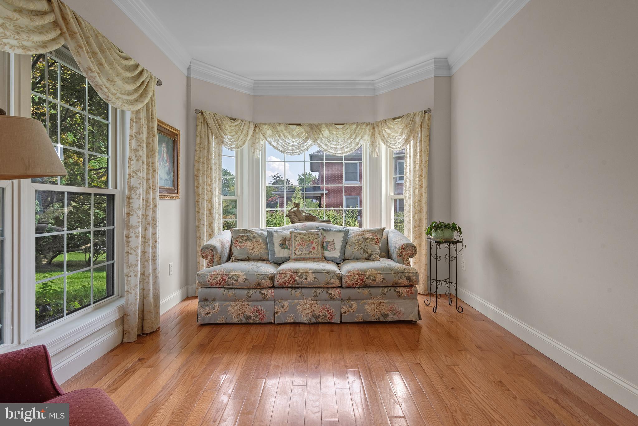 116 N Summit Ave