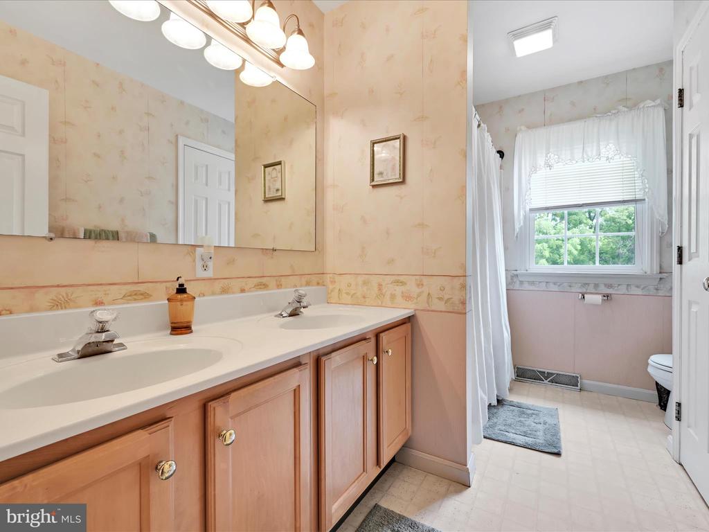 138 Laurie Ln