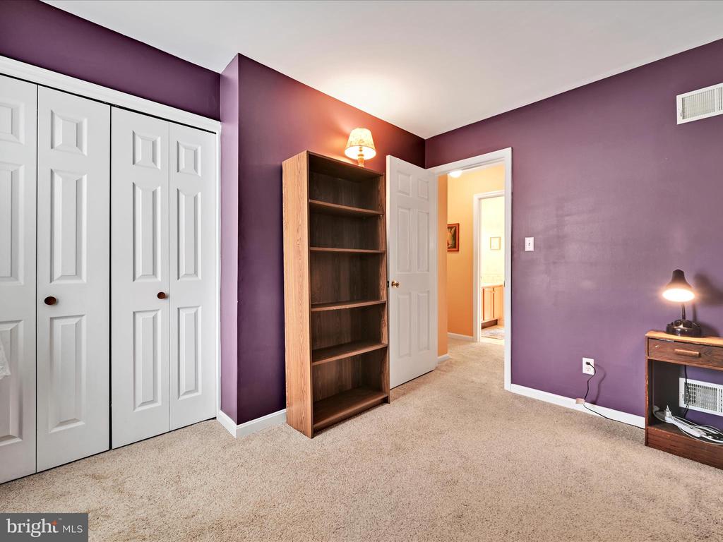 138 Laurie Ln