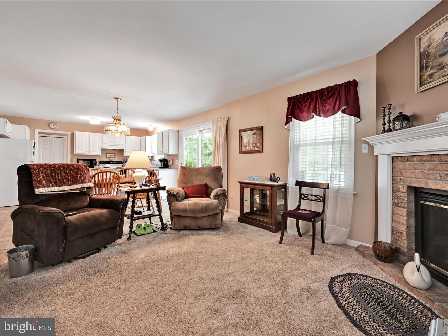 138 Laurie Ln