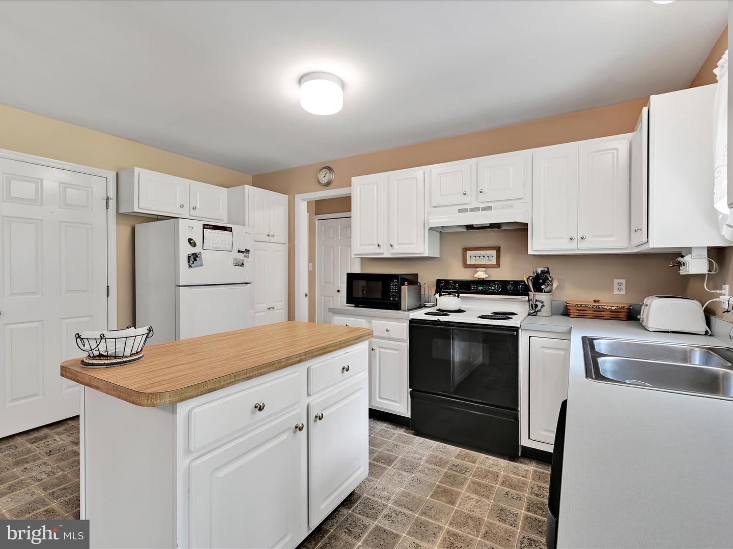 138 Laurie Ln
