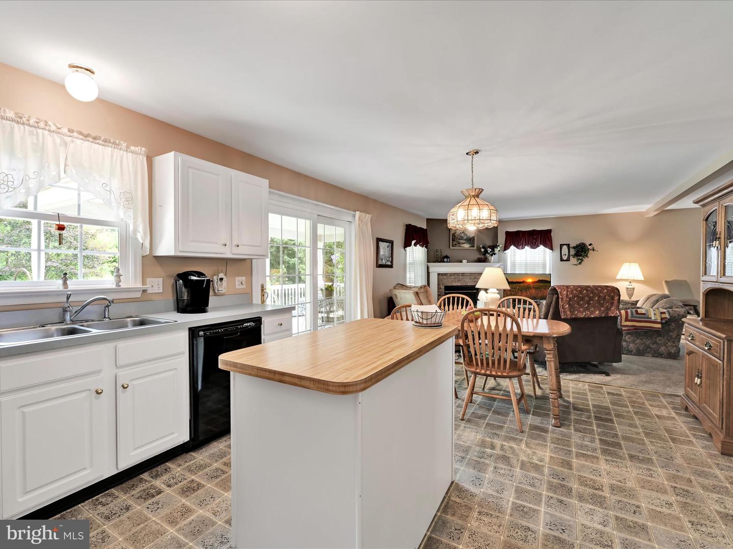 138 Laurie Ln