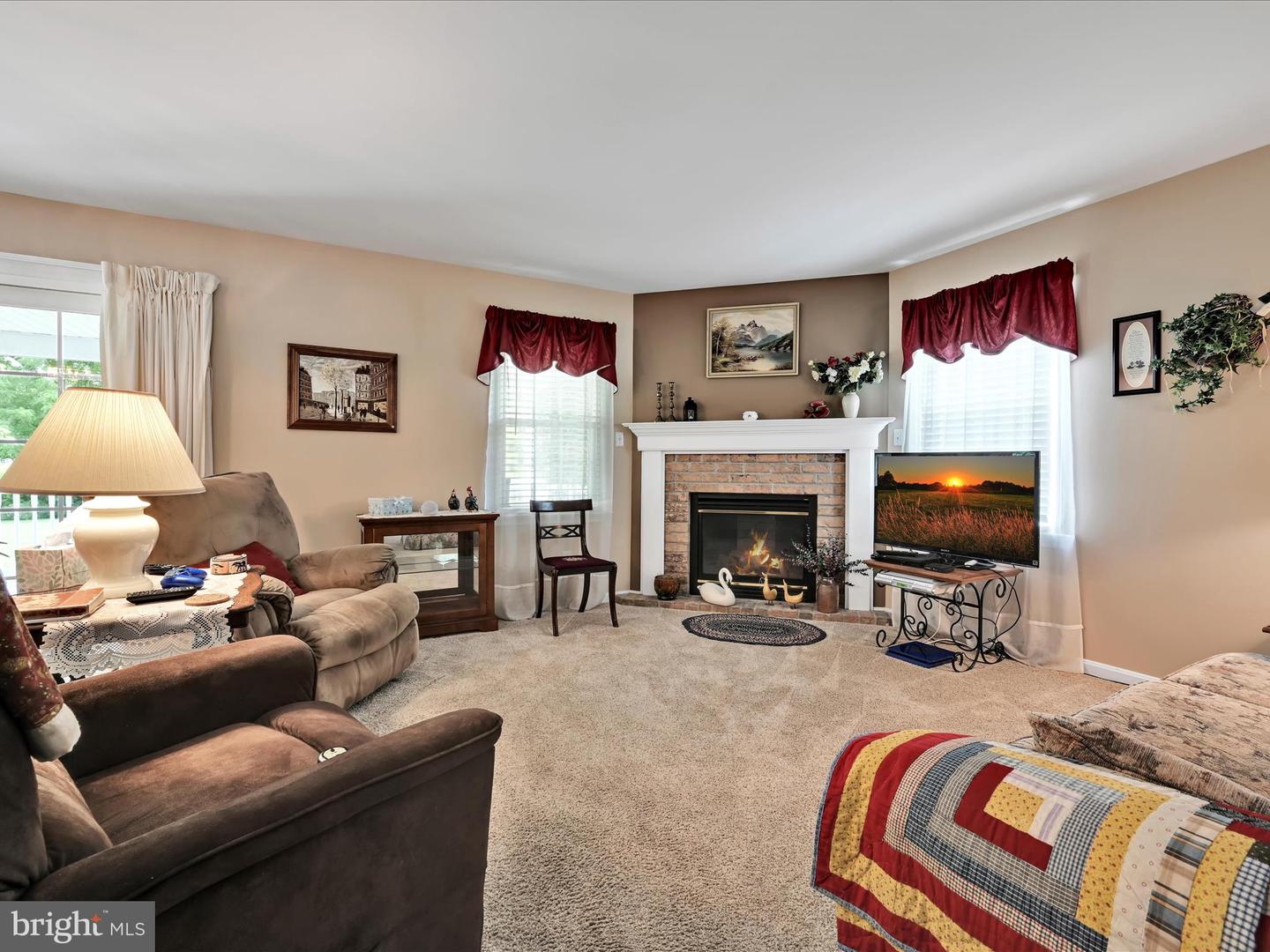 138 Laurie Ln