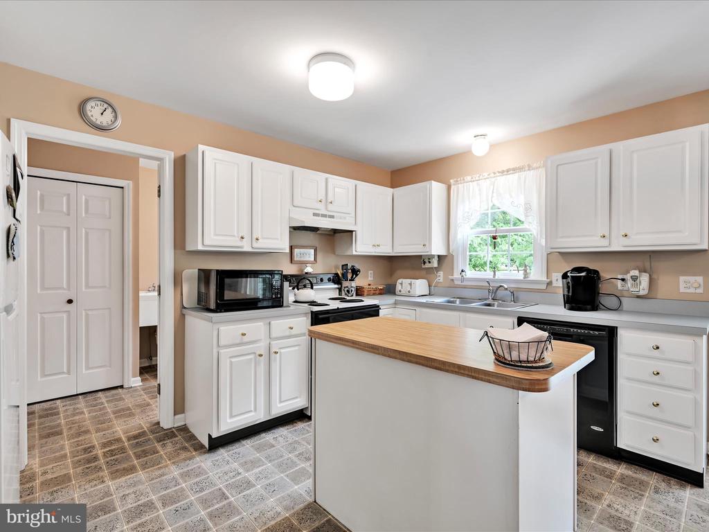 138 Laurie Ln