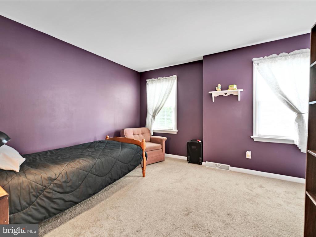 138 Laurie Ln