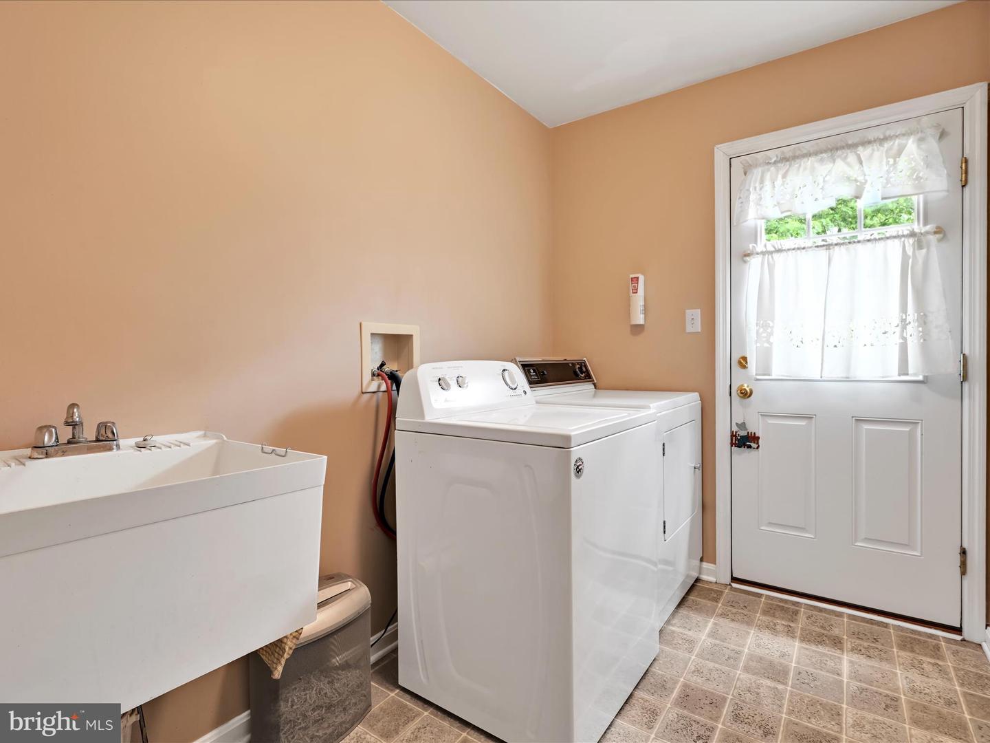 138 Laurie Ln