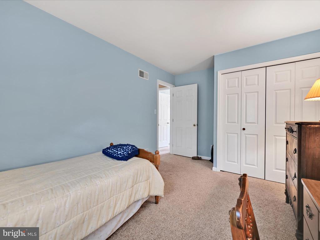 138 Laurie Ln