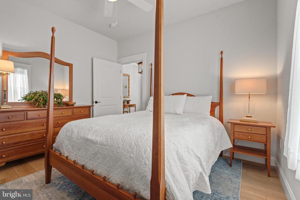 1806 Emerald Way
