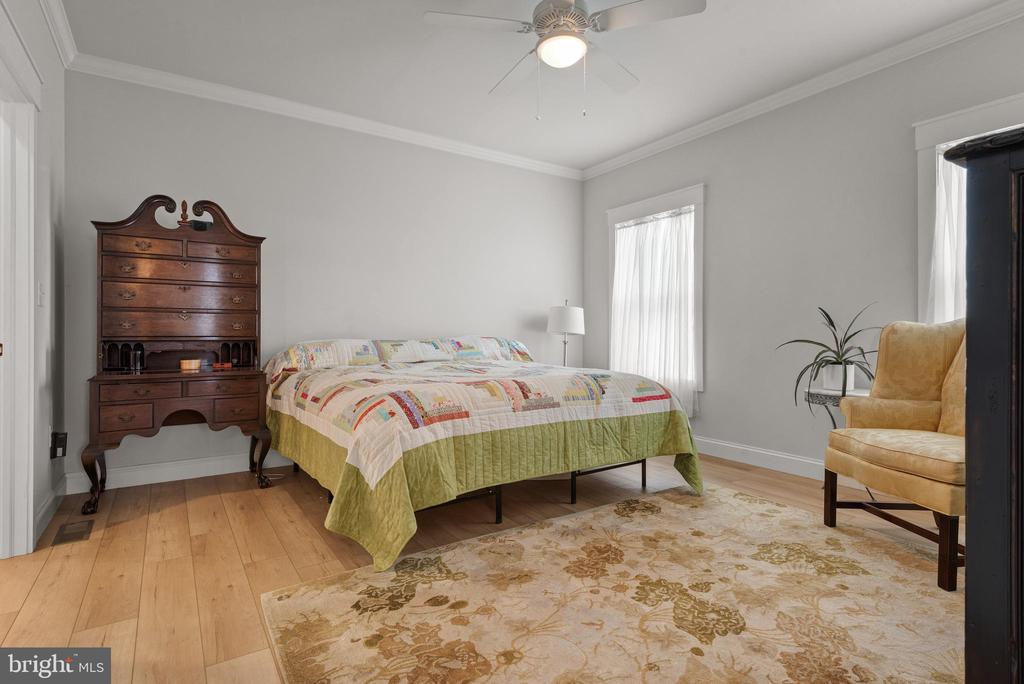 1806 Emerald Way