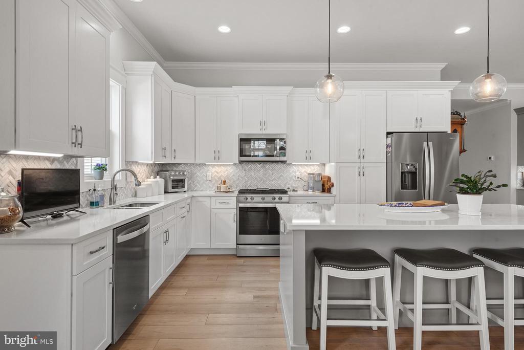1806 Emerald Way