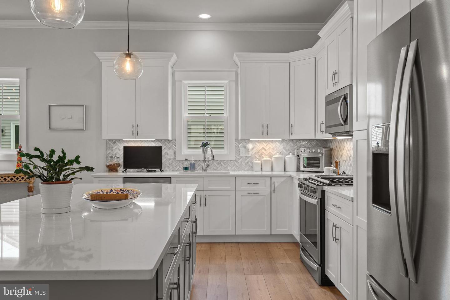 1806 Emerald Way