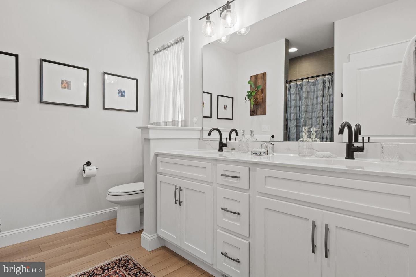 1806 Emerald Way
