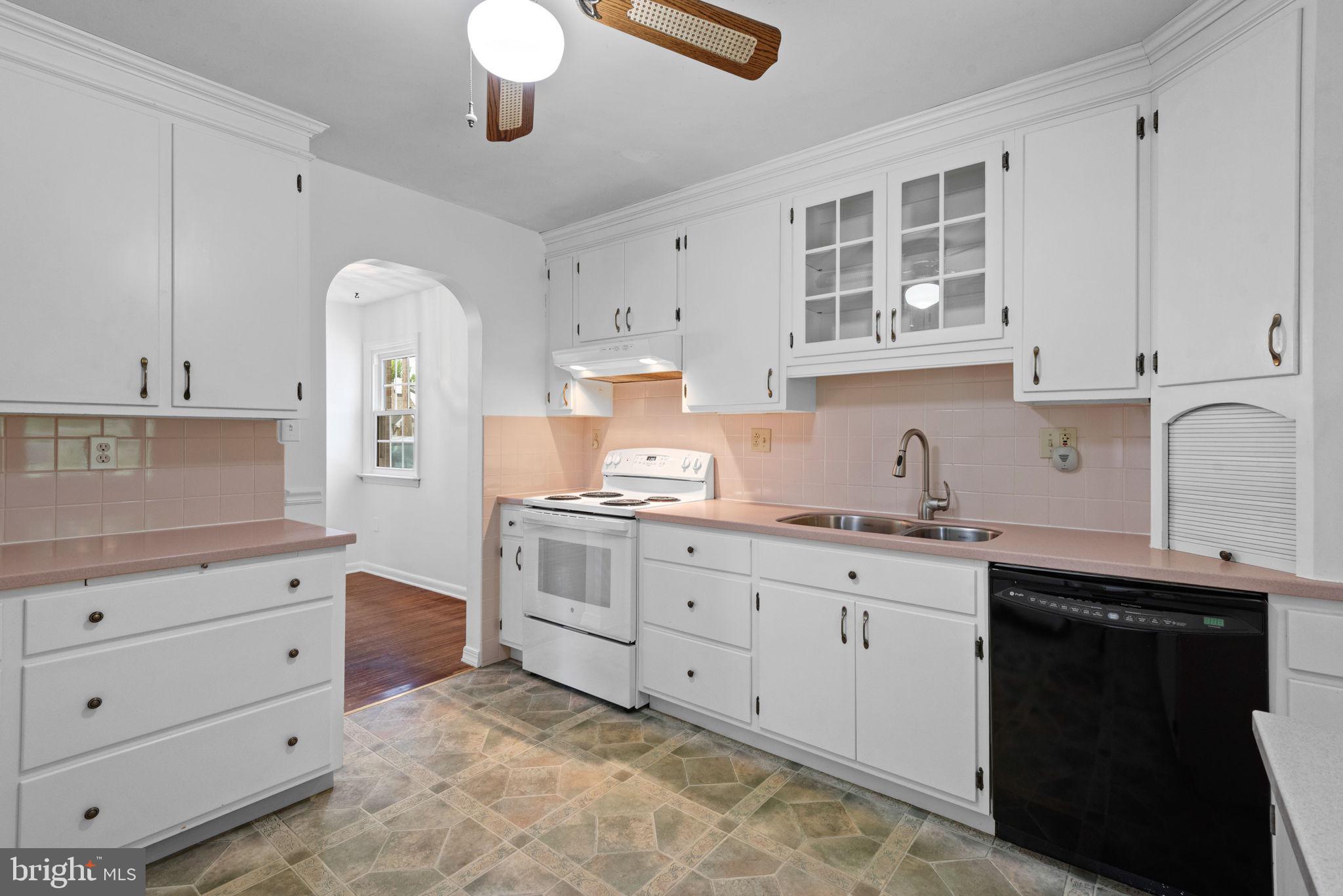 6351 JEANETTE DRIVE