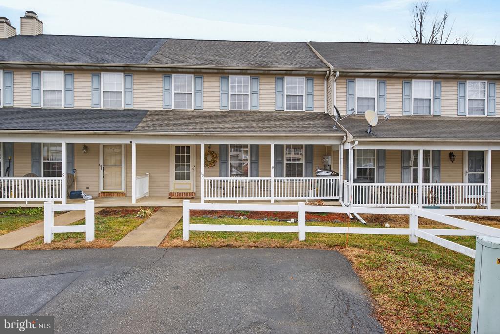 10 COLD STREAM DRIVE