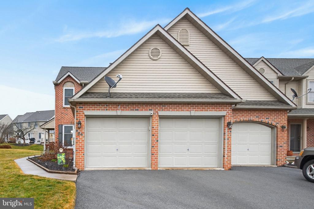 24 SPRING HILL LANE