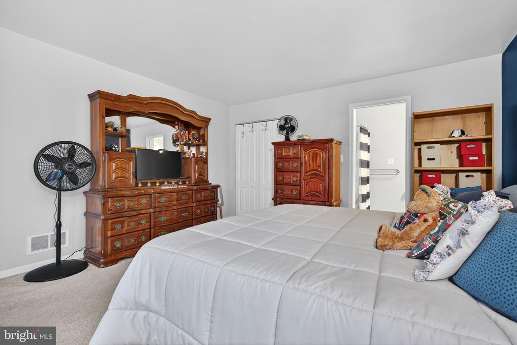 24 SPRING HILL LANE