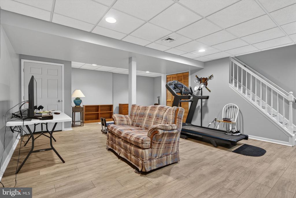 24 SPRING HILL LANE