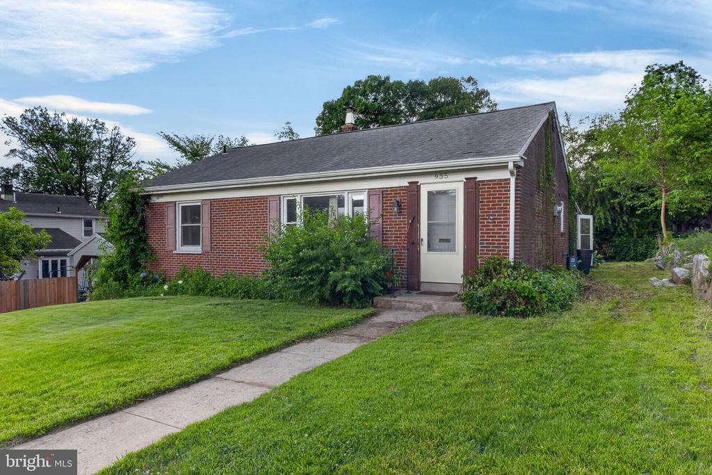 935 WABANK STREET