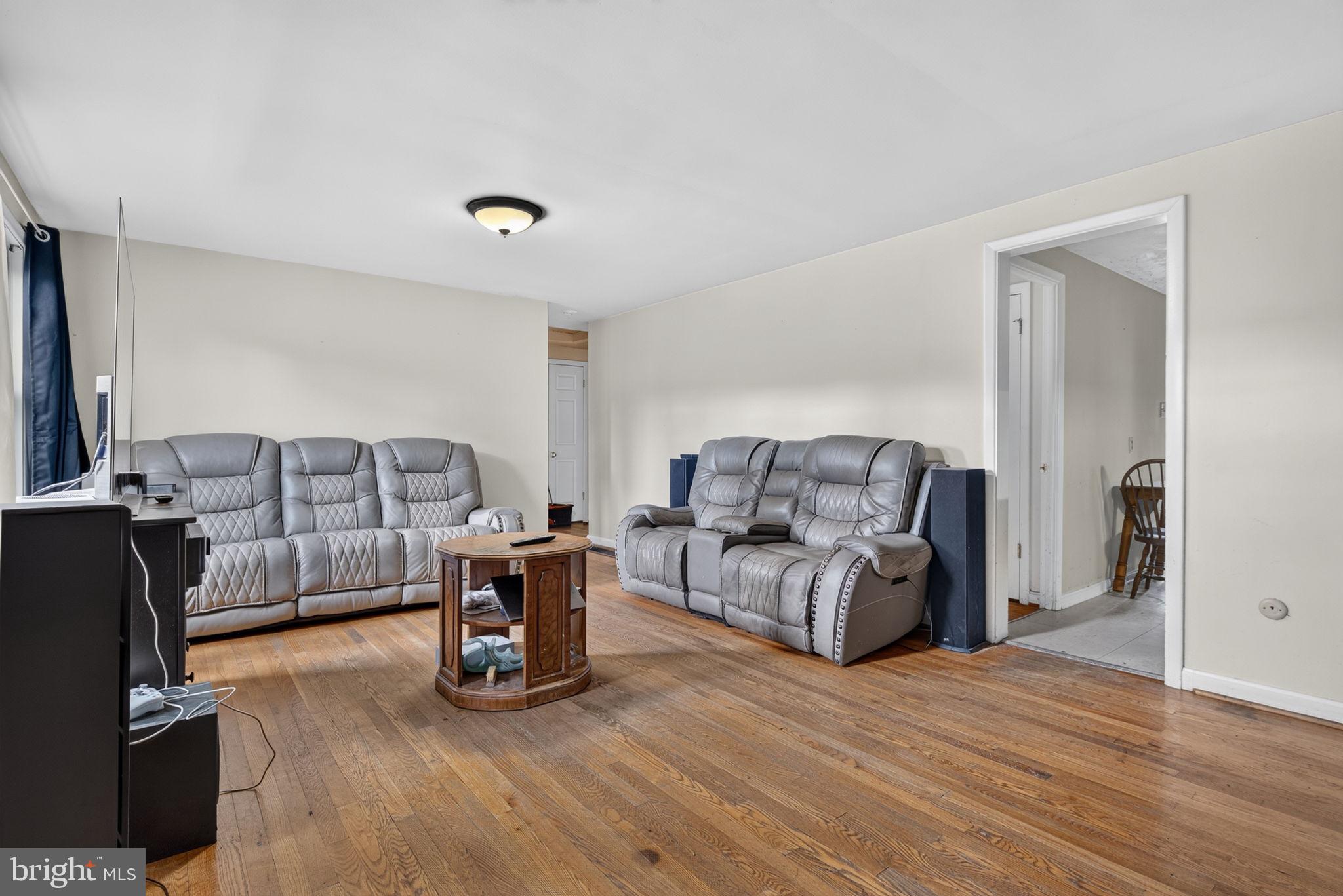 935 WABANK STREET