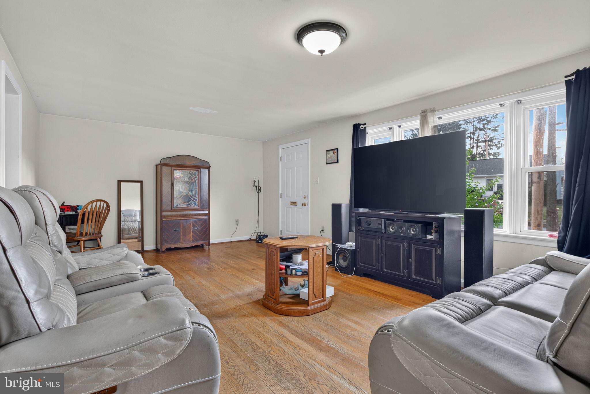 935 WABANK STREET