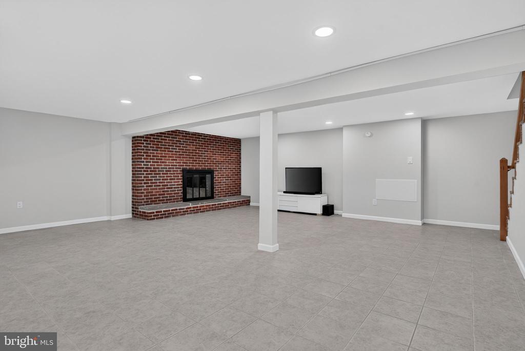 1521 FELLOWSHIP DRIVE