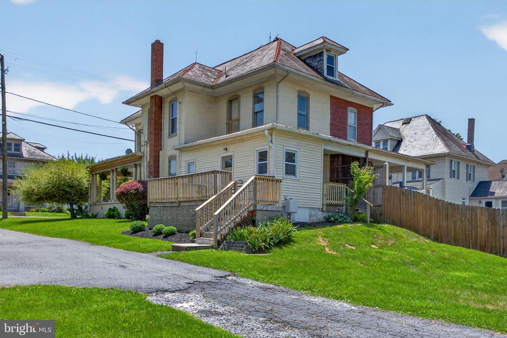 201 W MAIN STREET