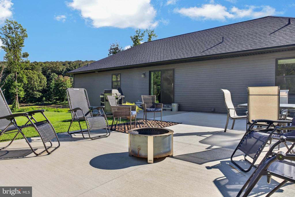 1455 LAUREL DRIVE