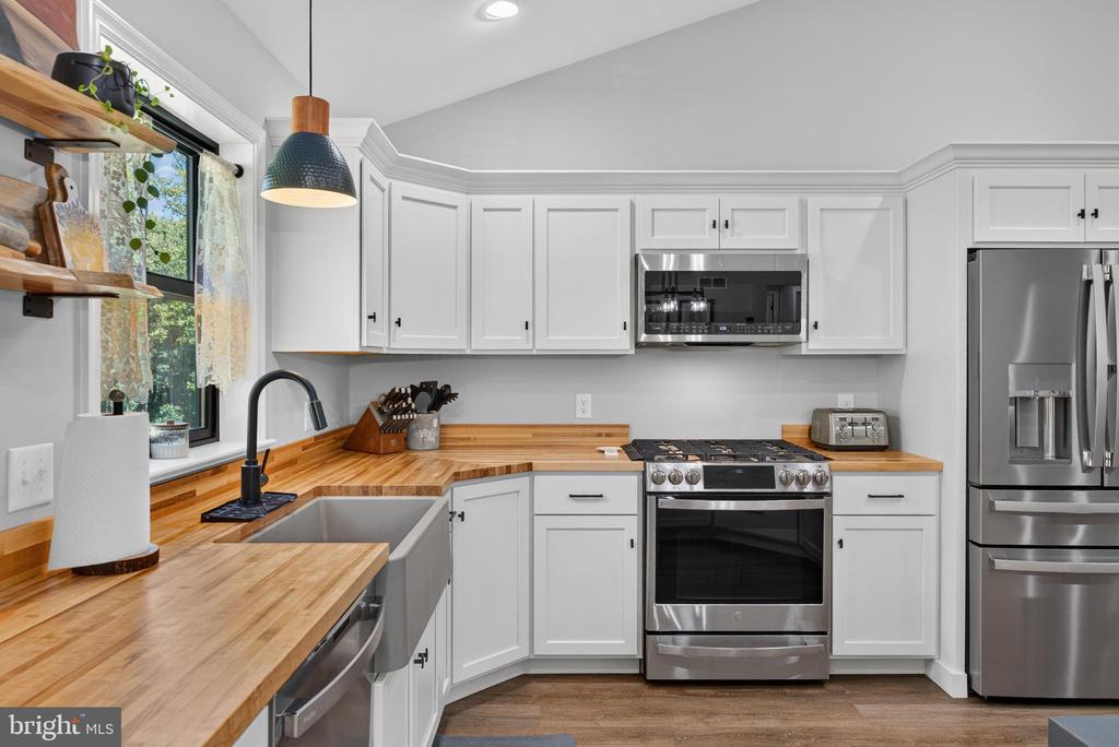 1455 LAUREL DRIVE