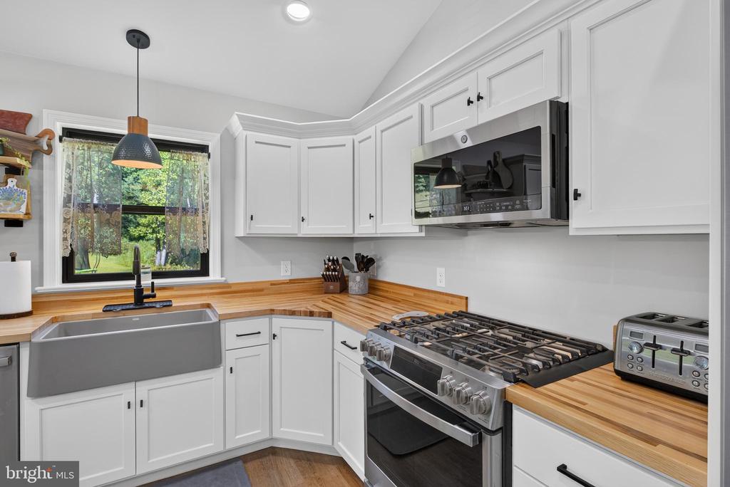 1455 LAUREL DRIVE