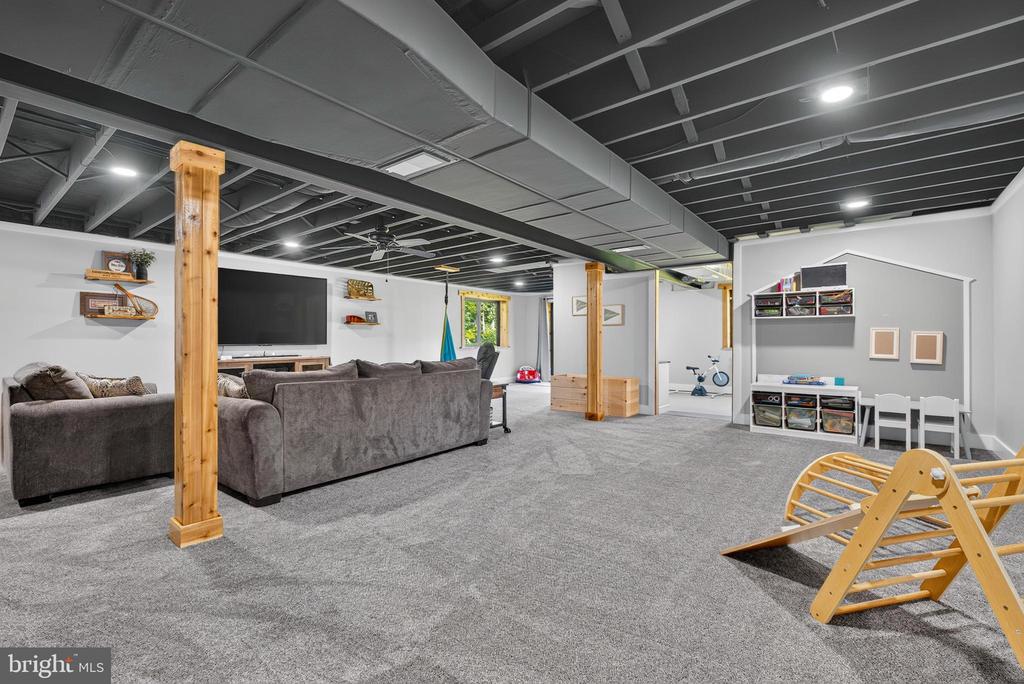 1455 LAUREL DRIVE