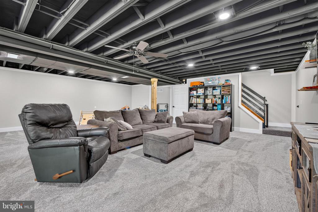 1455 LAUREL DRIVE