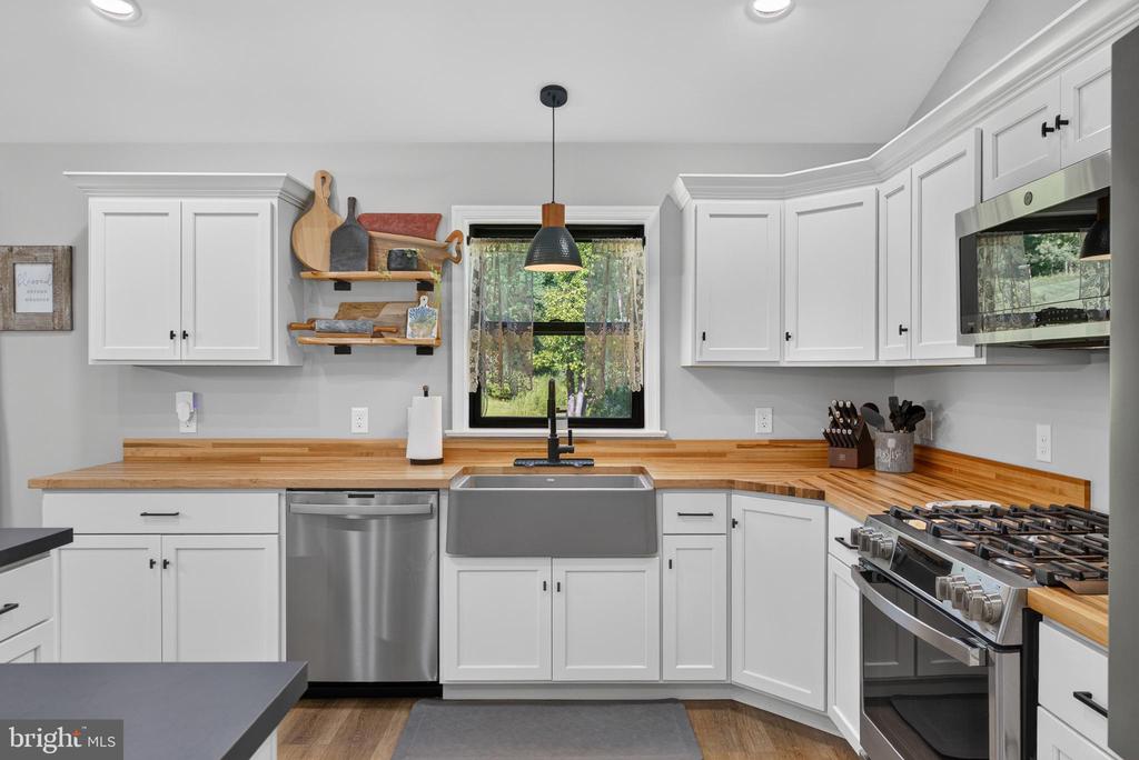 1455 LAUREL DRIVE