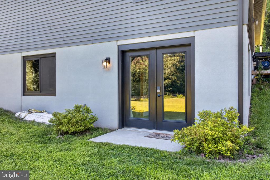 1455 LAUREL DRIVE