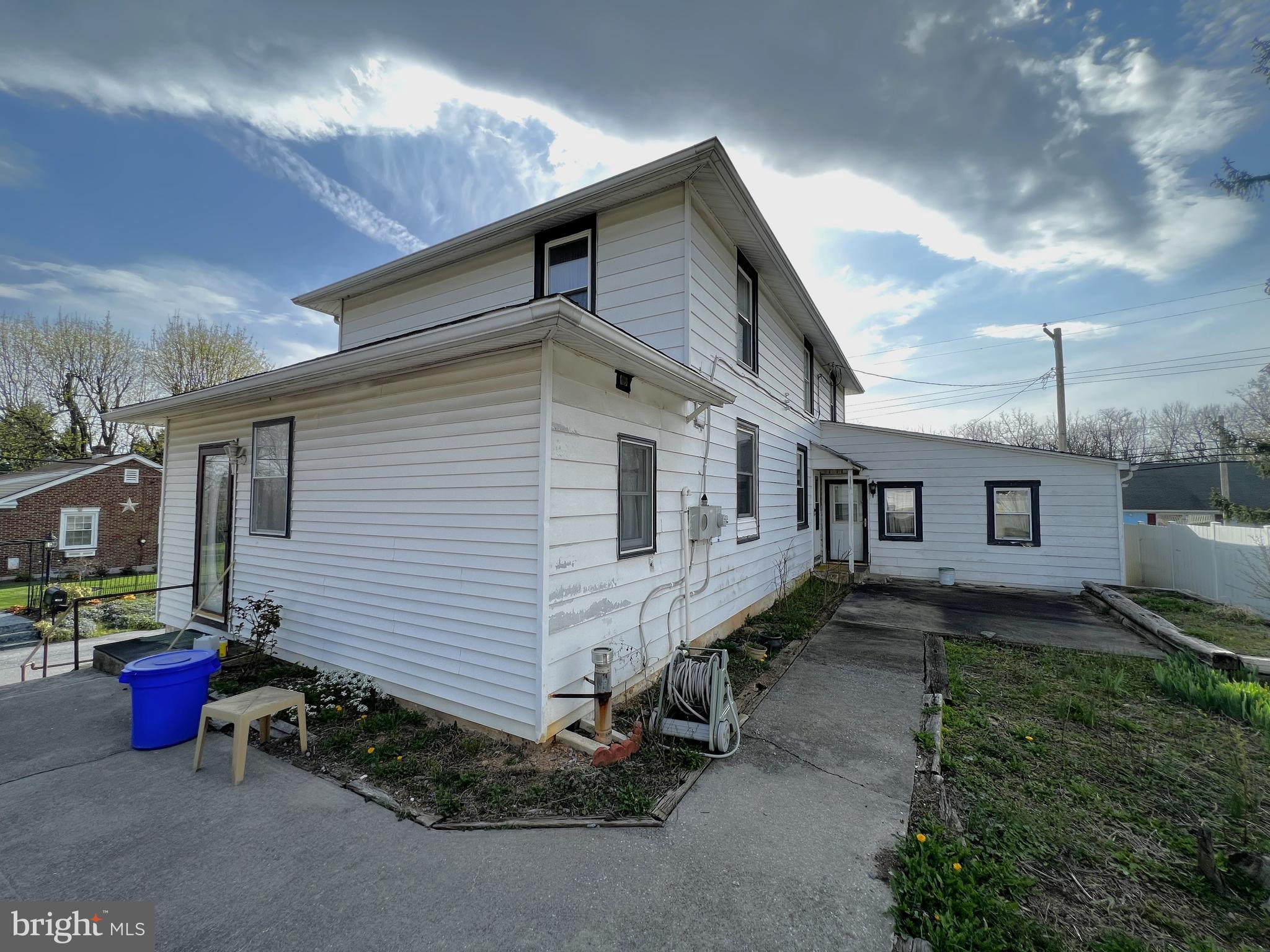 1204 Sandhill Rd
