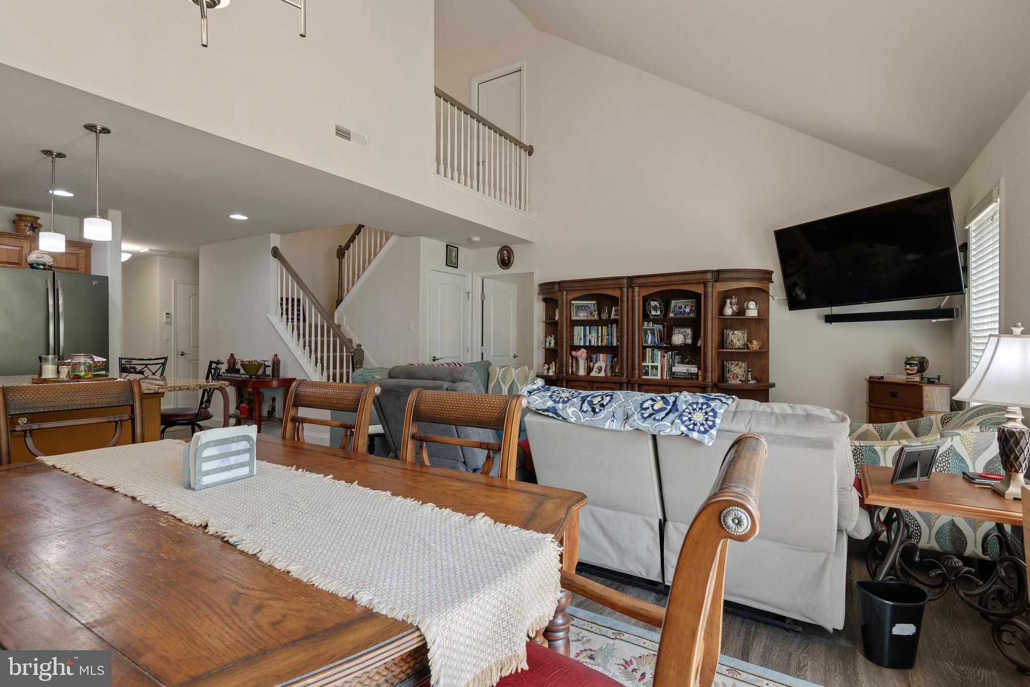 1128 Alden Way