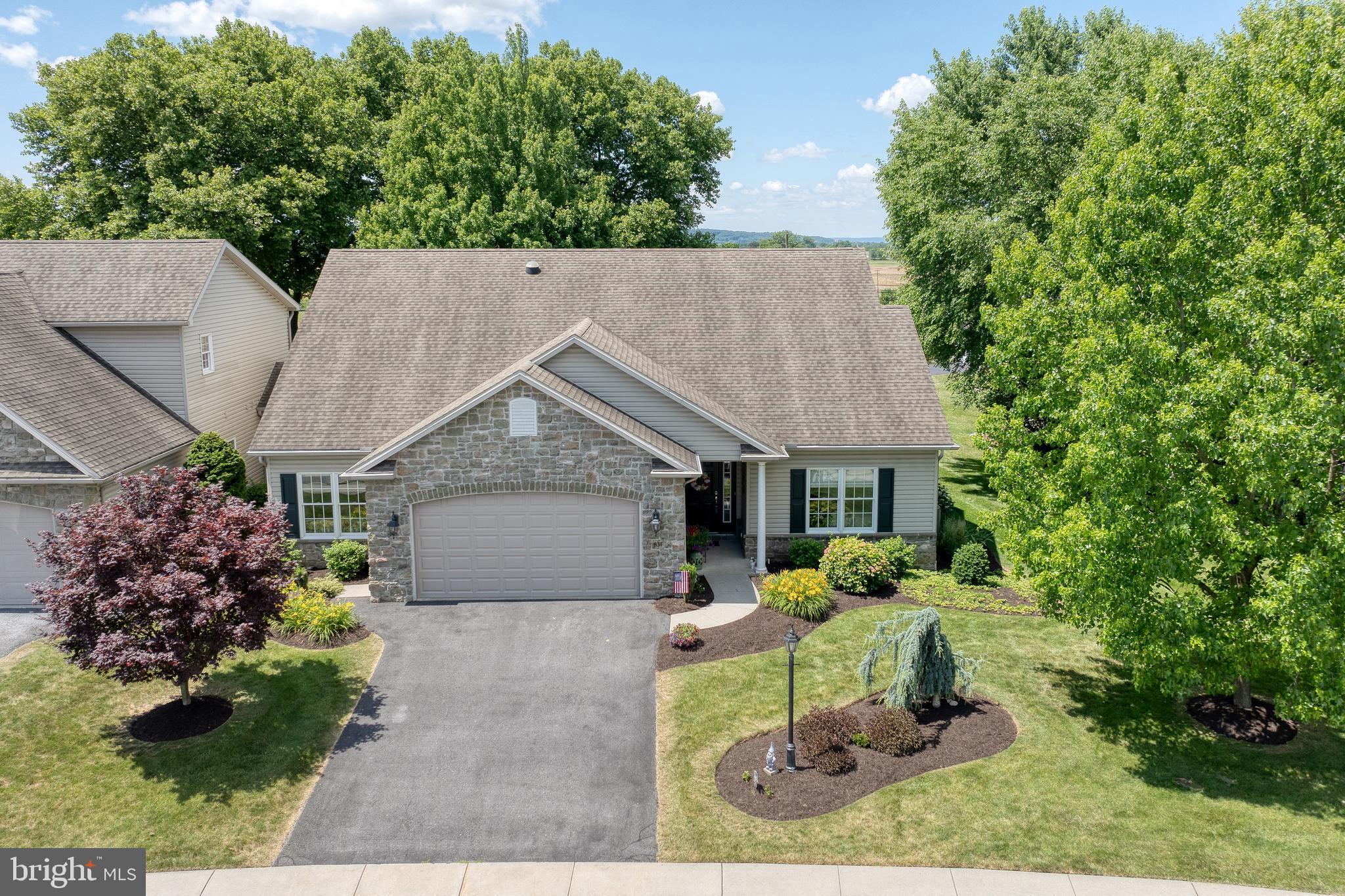 831 Victoria Ln