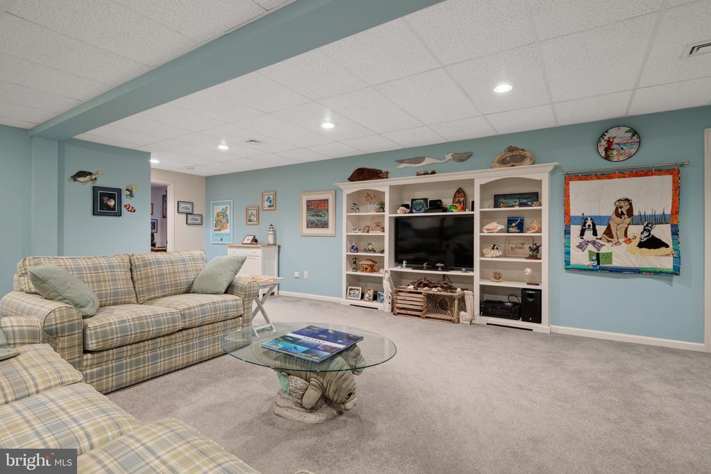 831 Victoria Ln